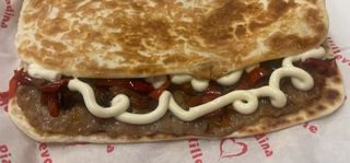 Salsiccia con peperoni e maionese