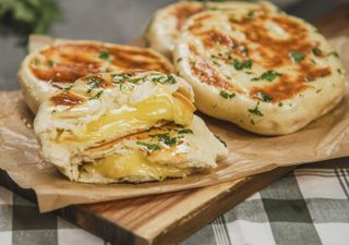 Focaccia cheese naan