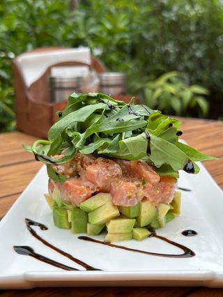 ორაგულის ტარტარი ავოკადოსთან ერთად