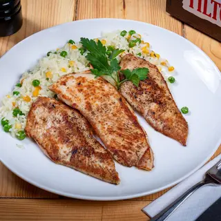 Piept de pui la grill cu orez cu legume