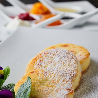 Ніжні сирники з сетом конфітюрів (160/70г)