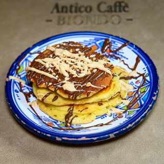 Pancake con cioccolato e burro di arachidi