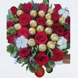 Buchet 17 trandafiri + Ferrero Rocher
