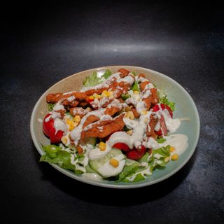 Crispy salata sa pohovanom piletinom