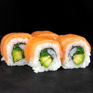   Roll De Salmón, Wakame y Aguacate r#32 