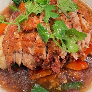 43. Thod Kratiem Con Pato