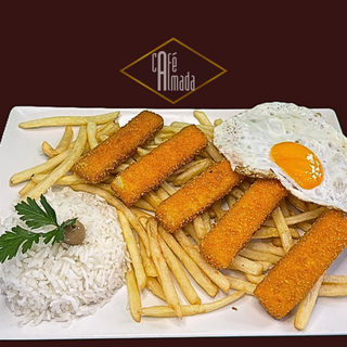 Douradinhos com arroz e batata frita 