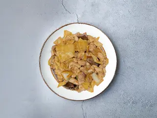 Pollo con Bambú y Setas Chinas