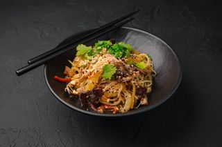 Wok cu carne de porc și ananas