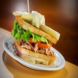 Sándwich Vegetal Mixto Y Atún
