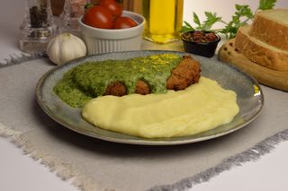 Faširana šnicla sa sosom od spanaća