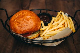 Чізбургер з беконом 450/80г