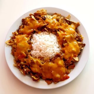 Plato Pollo Kebap Al Curry Con Arroz