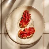 Брускета з печеним перцем