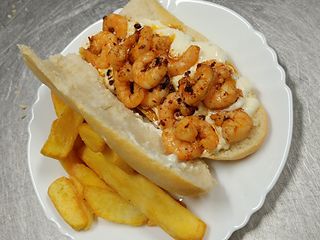 Montadito de langostinos con alioli