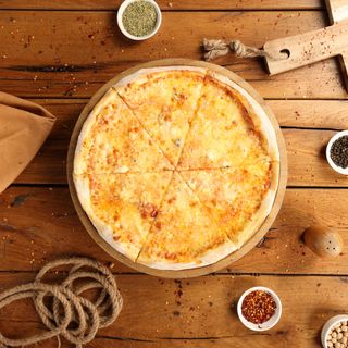 პიცა 4 ყველით