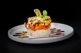 157.Tartar De Salmón Con Aguacate Y Frutos Secos