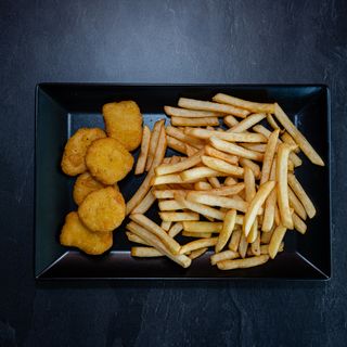 Panirani pileći medaljoni s pomfritom