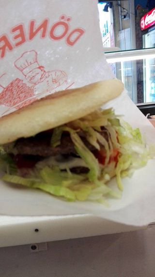 Panino kebab completo