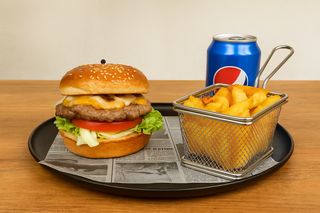 Касапски Бургер (300г) + Пържени Картофи + Пепси