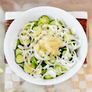 31. Прясна краставица с чесън (300г)