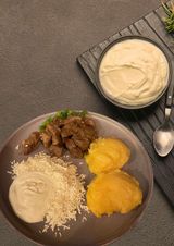 Mămăligă cu tocana