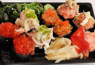 Gunkanmaki z tatarem z łososia (2szt.)