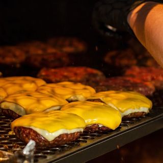 Hambúrguer no Prato