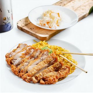 41. Udko kurczaka po chińsku, surówka