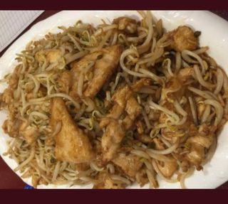 51В. Пиле със соеви кълнове (750гр)