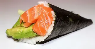 120-Temaki Salmón (1 Ud.)