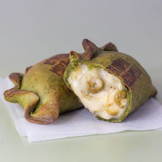 Empanada de Azeitona e Mozzarella