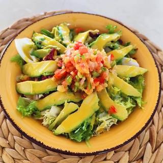 Ensalada de aguacate a la parrilla