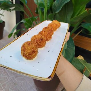 Croquetas De Queso Azul Y Nueces