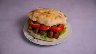 10 ćevapa + 2 lepinje + 300g pomfrita + 2x Coca-Cola