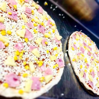 Pizza Hawái (mediana)