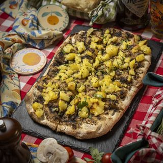 Pinsa Cartofi Și Cremă de Trufe