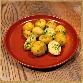 Молода картопля з кропом (300г)