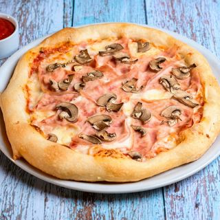 Pizza Prosciutto e Funghi