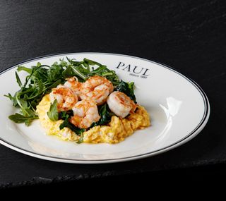 Скрембл с креветками