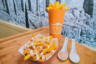 Patatas Fritas Con Salsas