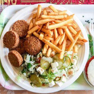 Falafel Na Talerzu