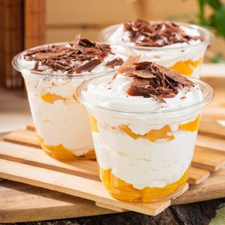 Праскови с крем маскарпоне в чаша