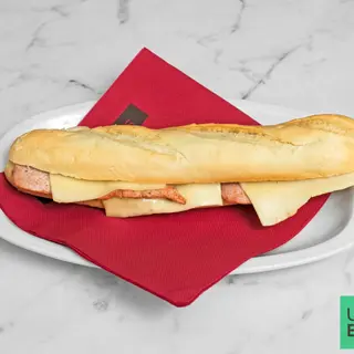 Bocadillo De Lomo Plancha Con Queso