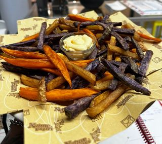 Tris di patatine fritte