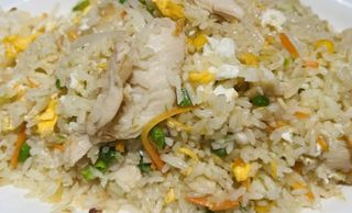 45. Пържен ориз, пиле и яйца и зеленчуци (900г)