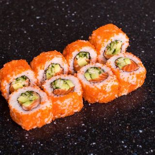 Каліфорнія зі свіжим лососем в ікрі