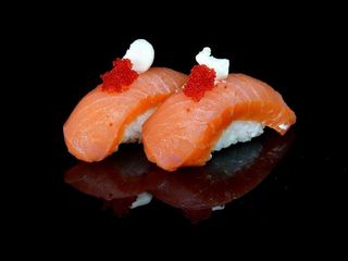 Nigiri łosoś wędzony 2 szt.