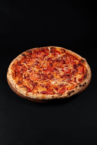 Піца з Баварськими ковбасками (35см/800г)