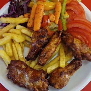 Ali di pollo con insalata mista 